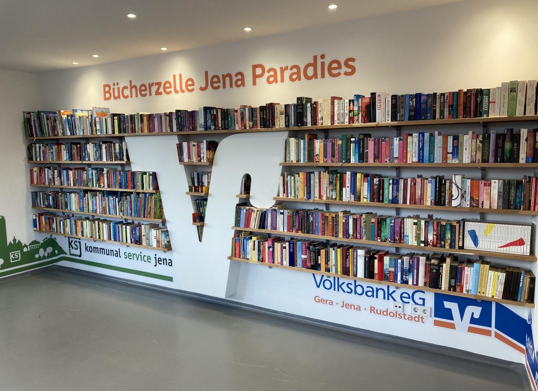 Bücherzelle am Jenaer Busbahnhof