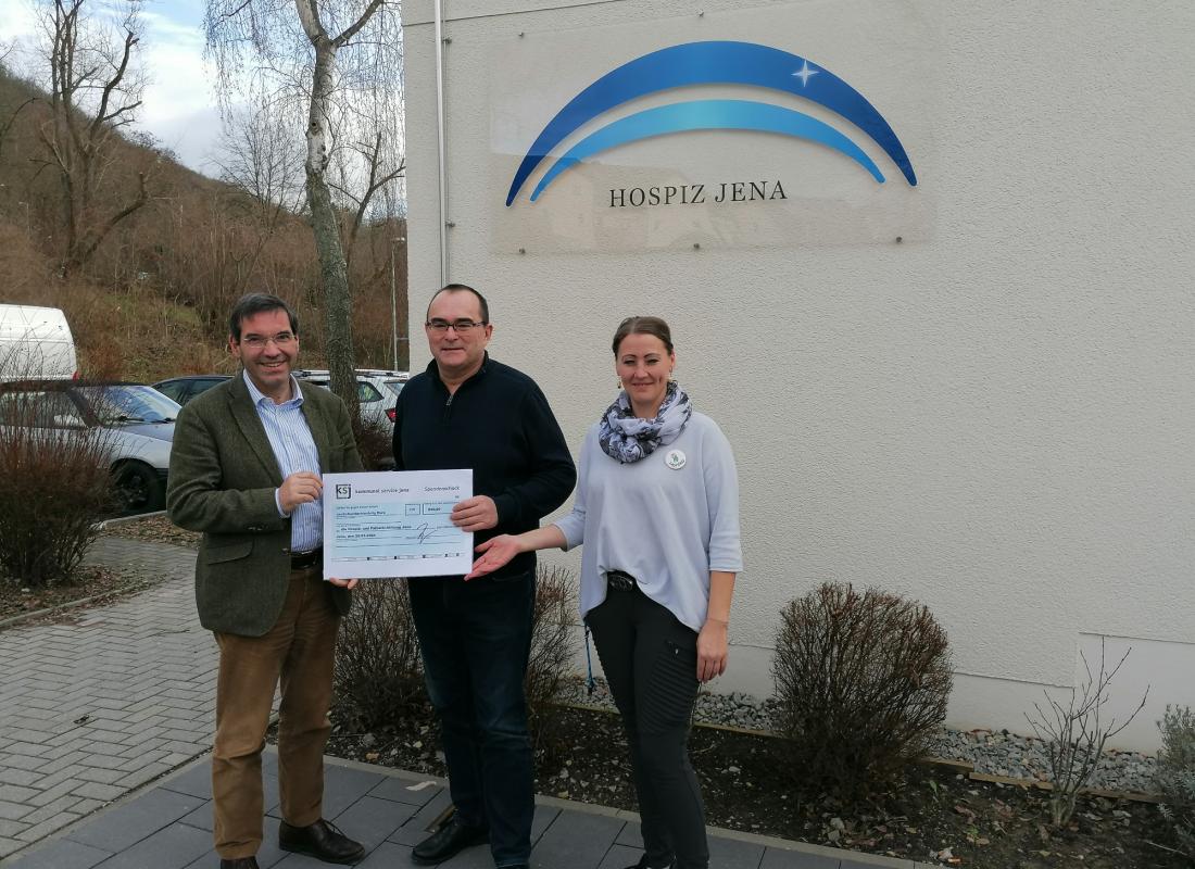 Cheque handed over to the Jena Hospice