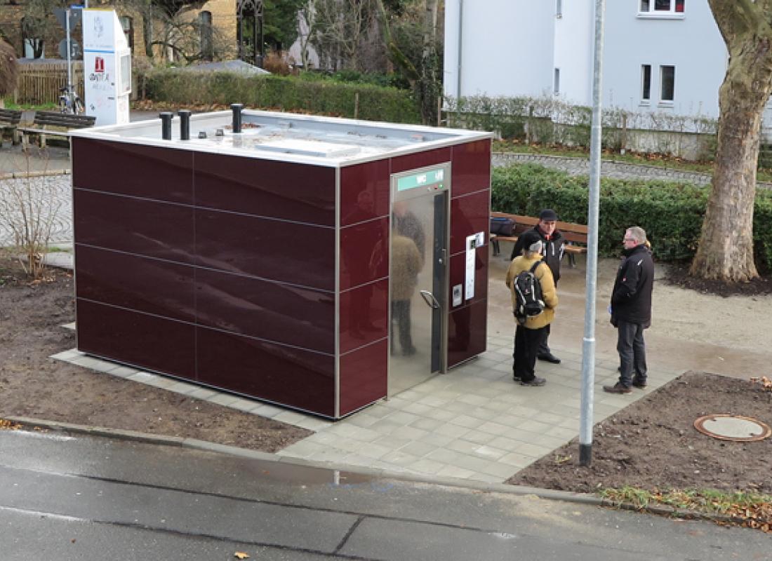 Exterior view of the toilet at Westbahnhof